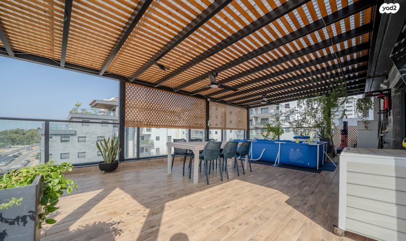 גג/ פנטהאוז, נרקיס 17, הפרחים, חריש