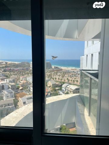 דירה, אריק איינשטיין, דרום חדש, פארק הים, בת ים