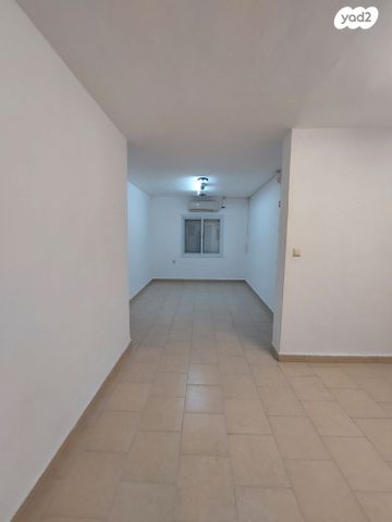 דירה, הוגו מולר, מרכז העיר, קרית אתא