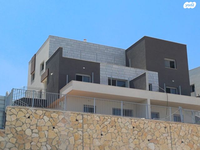 דו משפחתי, מעלה אפרים