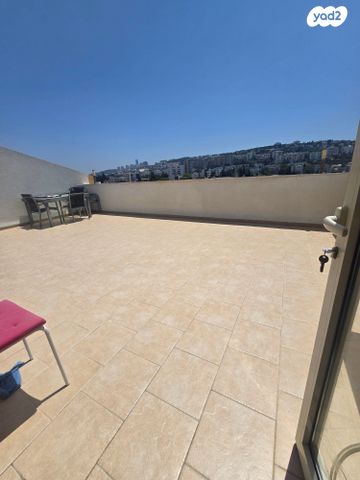 גג/ פנטהאוז, אחוזה, חיפה