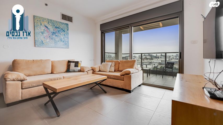 שולמית אלוני 