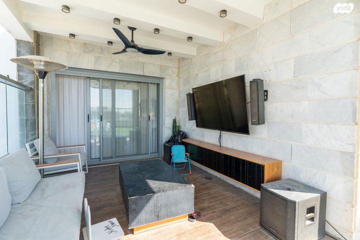 גג/ פנטהאוז, רוזמרין, סיגליות, באר שבע