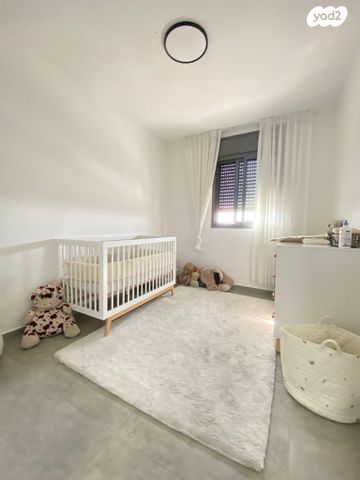 דירה, רפאל איתן, נאות שמיר, רמלה