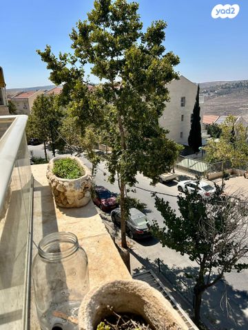 דירה, רקפת, משכנות גבעת זאב, גבעת זאב