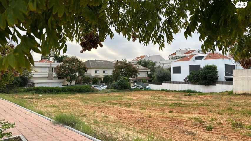 קרית הפרחים - 2005