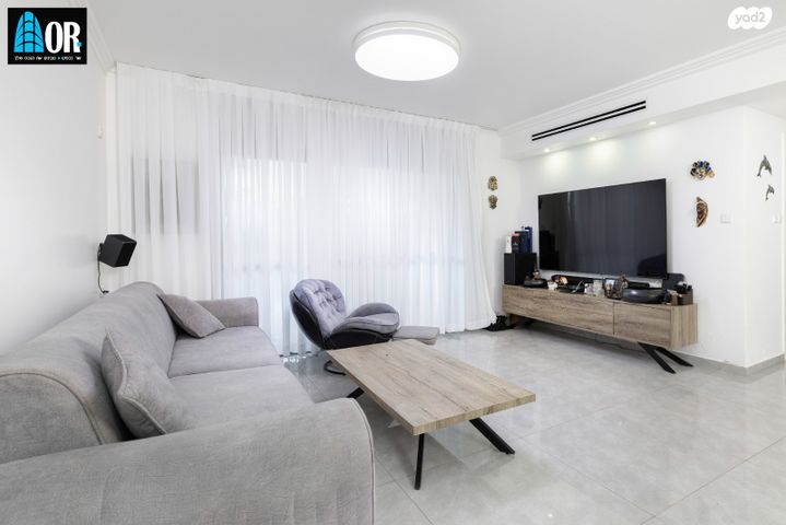 דירת גן, שדרות ז'בוטינסקי, נווה אילן - אזרחי, יבנה