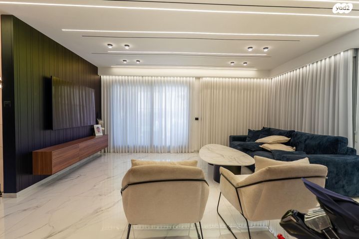 גג/ פנטהאוז, רוזמרין, סיגליות, באר שבע