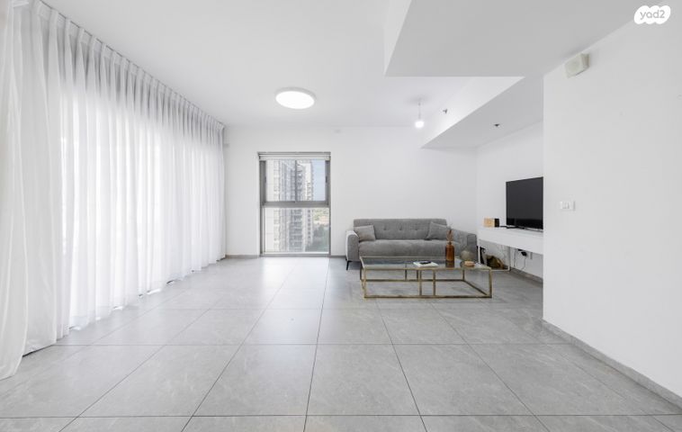 אפרים קציר 9