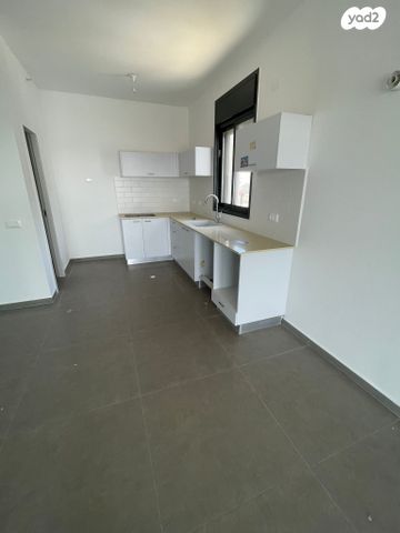 דירה, אריק איינשטיין, דרום חדש, פארק הים, בת ים