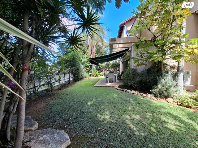 דו משפחתי, הגבעה, אבן יהודה