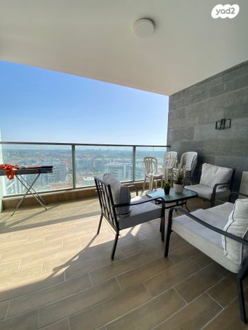 דירה, רפאל איתן, נאות שמיר, רמלה