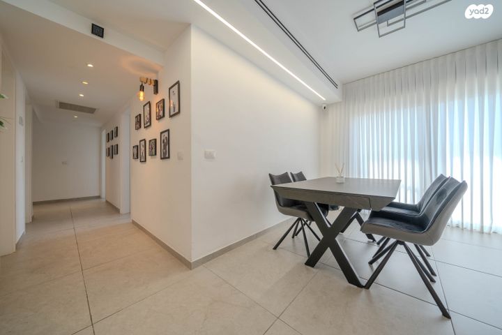 גג/ פנטהאוז, נרקיס 17, הפרחים, חריש