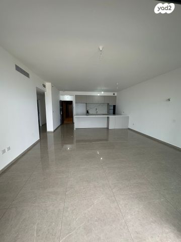 דירה, אמנון ליפקין שחק, נוף הטיילת, נתניה