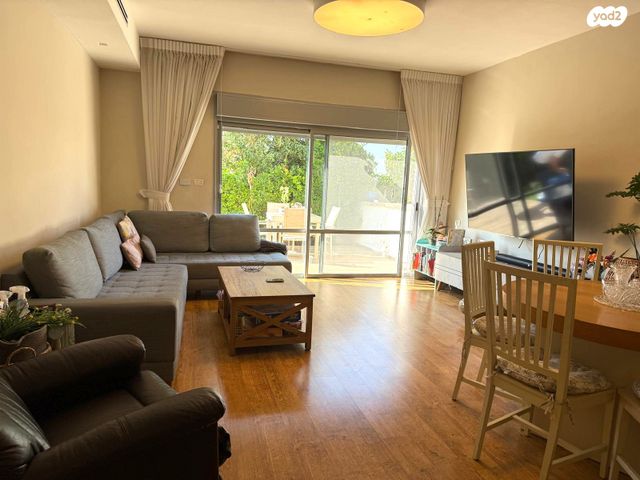 דירת גן, תל מונד