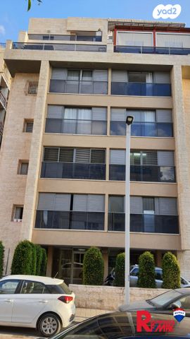 דירה, ישראל בן ציון 16, דרום מערב ותיק, בת ים