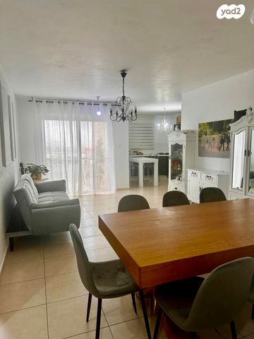 דירה, רקפת, משכנות גבעת זאב, גבעת זאב