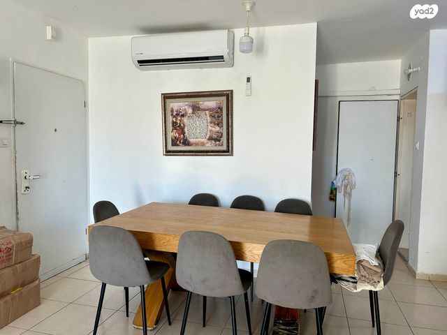 דירה, רקפת, משכנות גבעת זאב, גבעת זאב