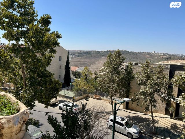 דירה, רקפת, משכנות גבעת זאב, גבעת זאב