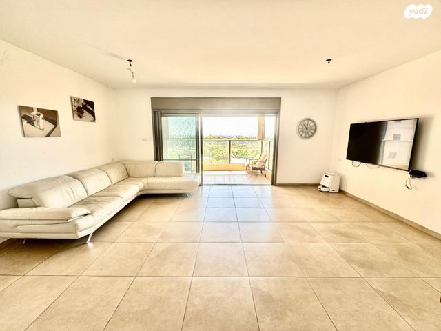 דירה, אבן גבירול, רחובות