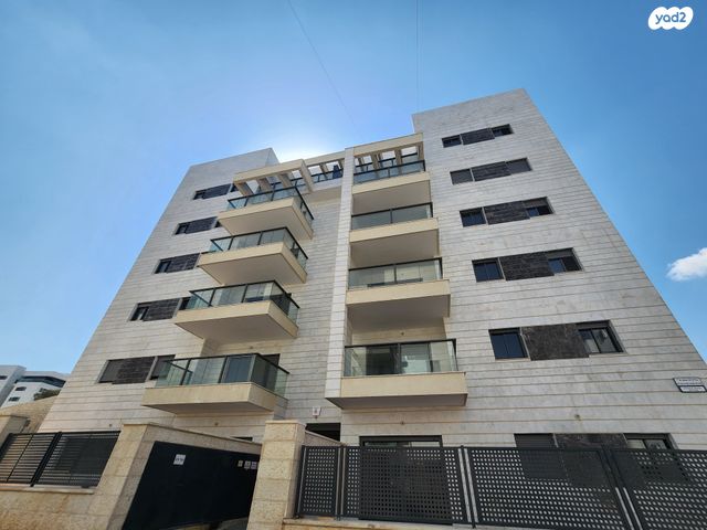 דירת גן, הפרחים, חריש