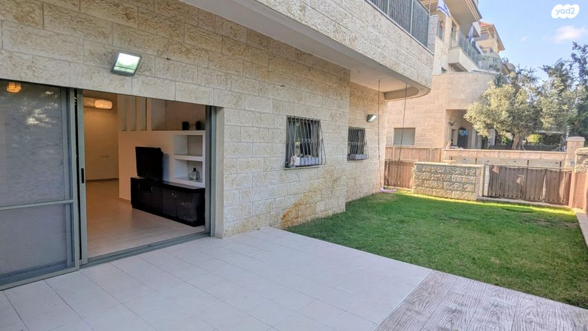 דירת גן, חלומות זכרון, זכרון יעקב