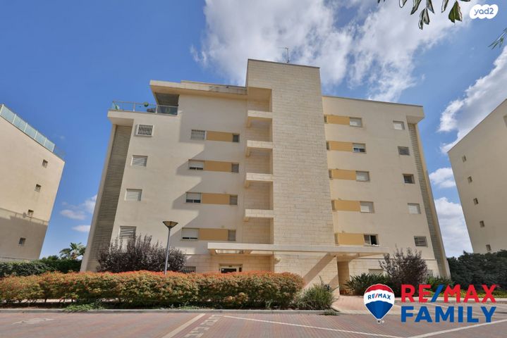 דירה, סנונית 13, גבעת אלונים, קרית אתא