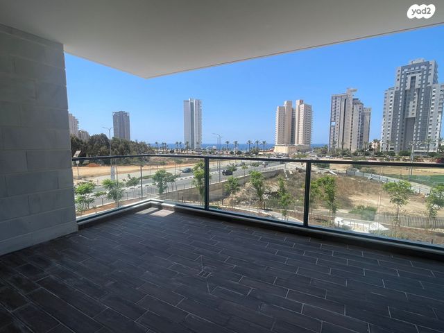 אמנון ליפקין שחק 