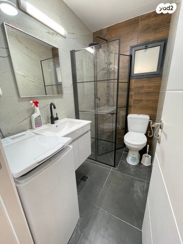 דרך יד לבנים 12