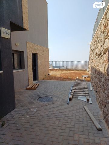 דו משפחתי, מעלה אפרים