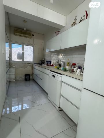 בית פרטי/ קוטג', צפרירים, חברת חשמל, גבעתיים