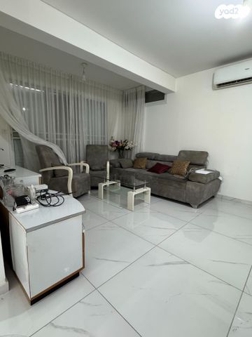 בית פרטי/ קוטג', צפרירים, חברת חשמל, גבעתיים