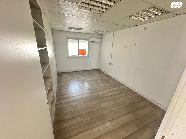 מחסנים, אזור תעשיה, בית הסוהר המרכזי, רמלה