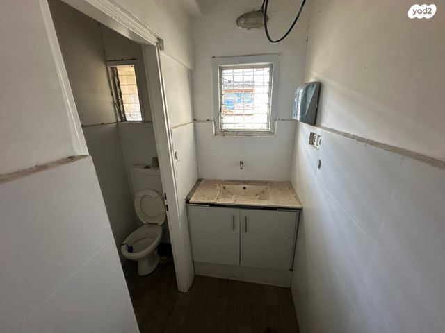 מחסנים, אזור תעשיה, בית הסוהר המרכזי, רמלה