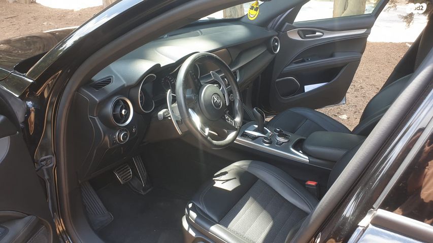 אלפא רומיאו סטלביו