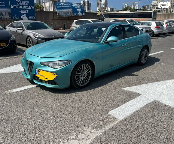 מודעת רכב אלפא רומיאו ג'וליה