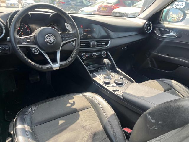 אלפא רומיאו ג'וליה