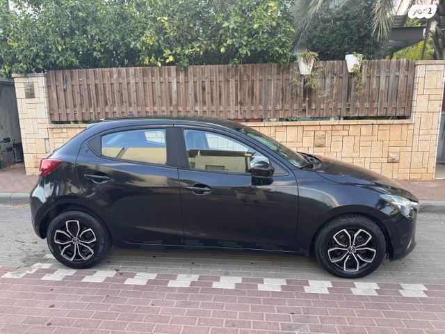 מודעת רכב מאזדה 2