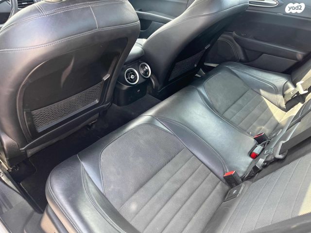 אלפא רומיאו ג'וליה