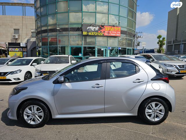 טויוטה יאריס