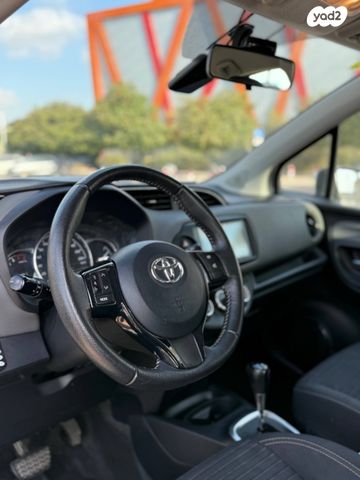 טויוטה יאריס