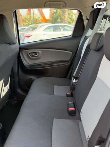 טויוטה יאריס