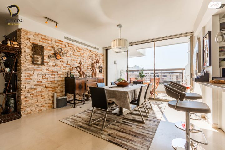 דירה, אורי צבי גרינברג, אזורי חן, גימל החדשה, תל אביב יפו