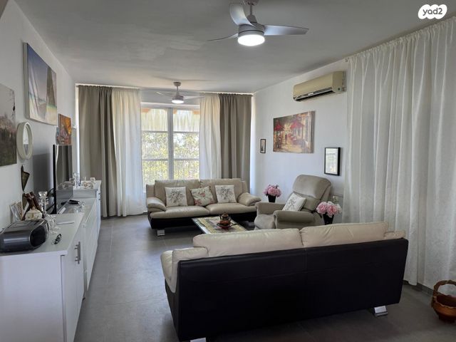 דו משפחתי, הכלניות, יקנעם עילית