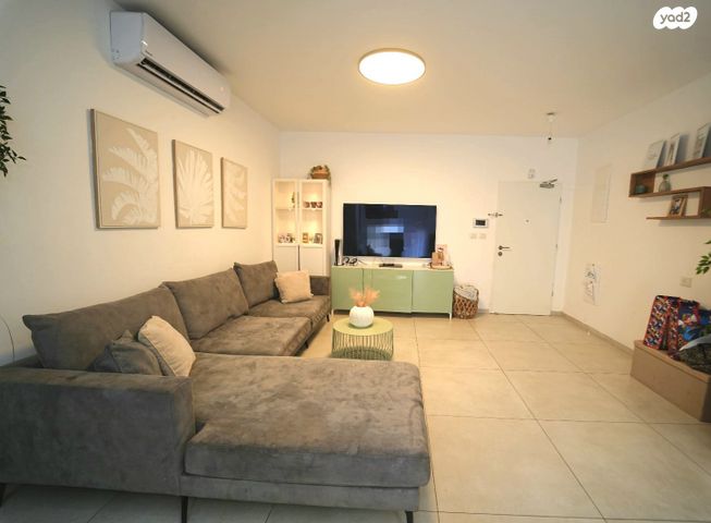 דירת גן, גדולי האומה 11, שמעון פרס/ האצטדיון, נהריה