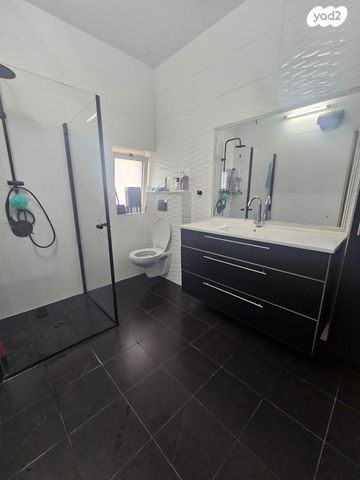 דירת גן, ביל"ו, אברהם דנינו, בן גוריון, עכו