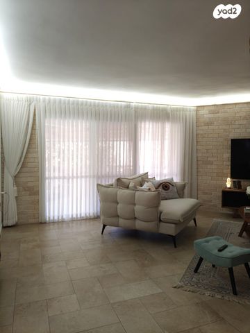 בית פרטי/ קוטג', בית אריה / עופרים