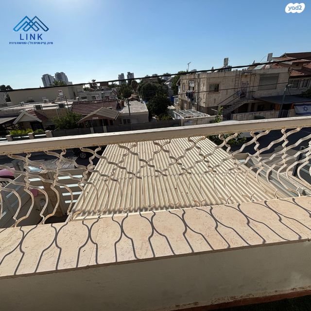 דירה, לוי אשכול, כהן, טירת כרמל