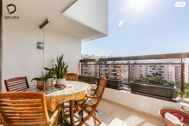 דירה, אורי צבי גרינברג, אזורי חן, גימל החדשה, תל אביב יפו