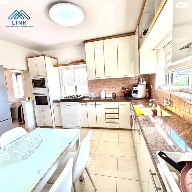 דירה, לוי אשכול, כהן, טירת כרמל